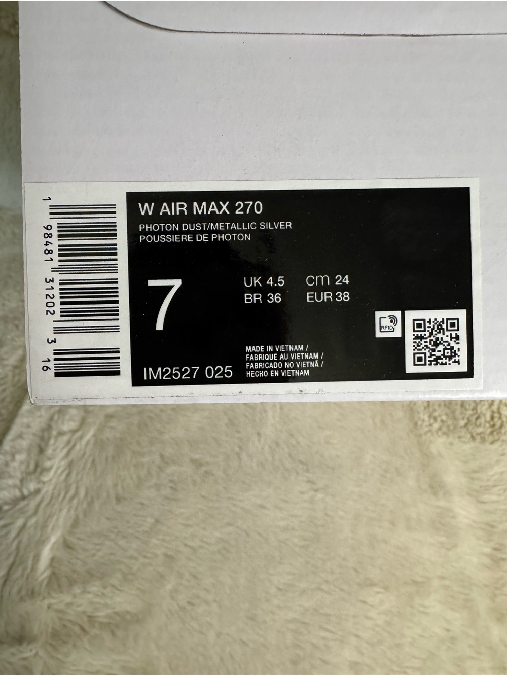 New in box- Nike Women’s Air Max 270 - Light Gray, Black & Hot Pink - Picture 6 of 6